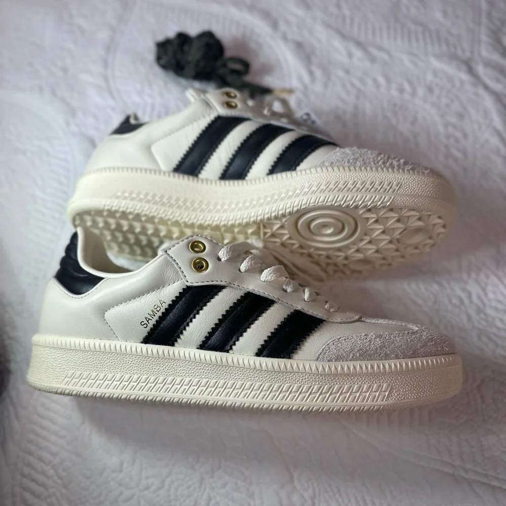 Adidas White and Black Sneakers Retro Style